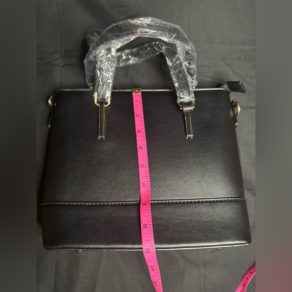 Elegant Black Leather Handbag - Picture 7 of 10